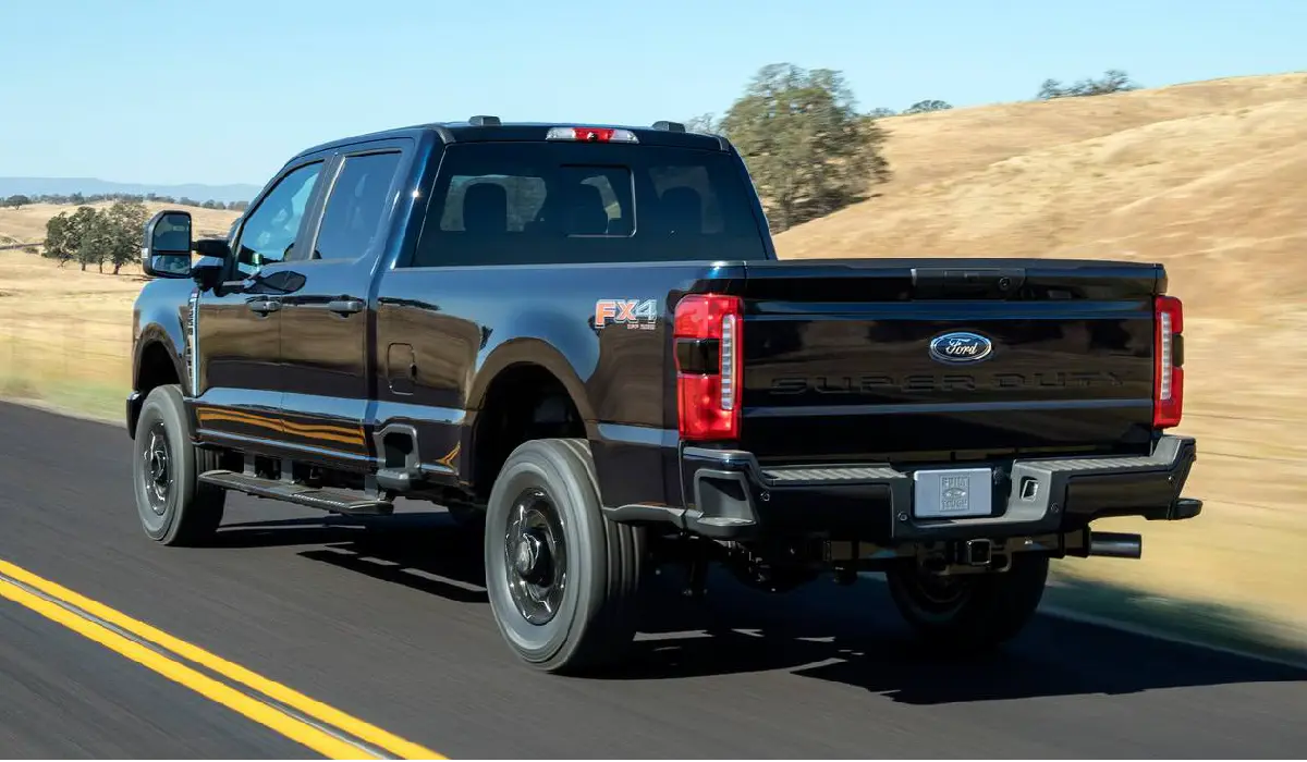 Ford - F-350 Super Duty Platinum - Pick-up Truck for Rent - Preowned Pick-up Truck - Exclusive Concierge Club.webp